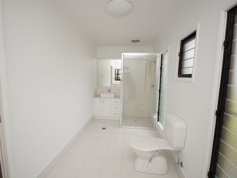 27 Taylor Street, Tully Heads QLD 4854