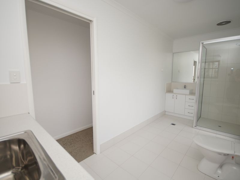 27 Taylor Street, Tully Heads QLD 4854