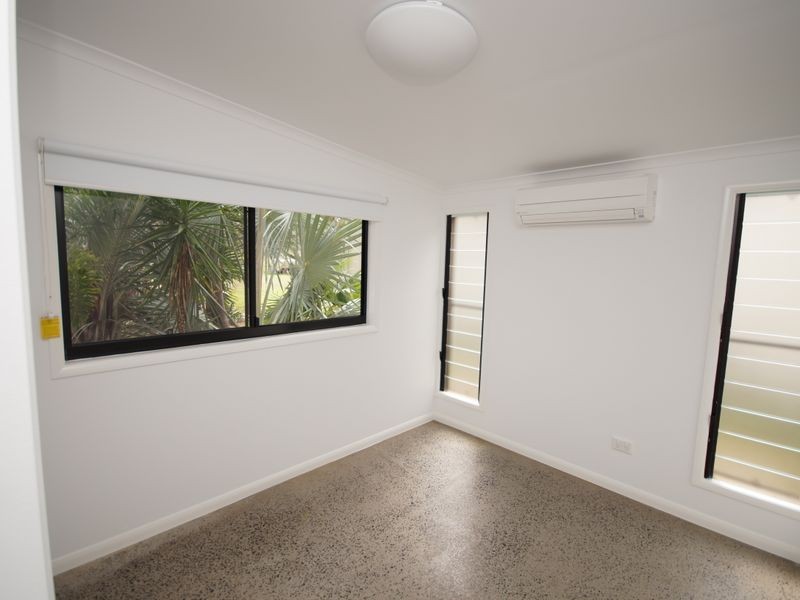 27 Taylor Street, Tully Heads QLD 4854