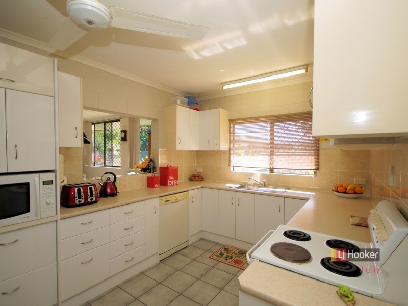 32 Melaleuca Drive, Tully Heads QLD 4854