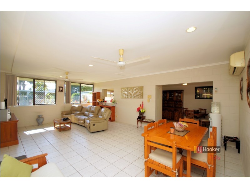32 Melaleuca Drive, Tully Heads QLD 4854