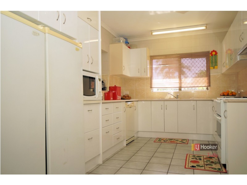 32 Melaleuca Drive, Tully Heads QLD 4854