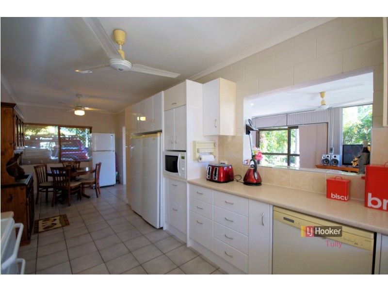 32 Melaleuca Drive, Tully Heads QLD 4854