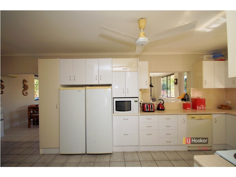 32 Melaleuca Drive, Tully Heads QLD 4854