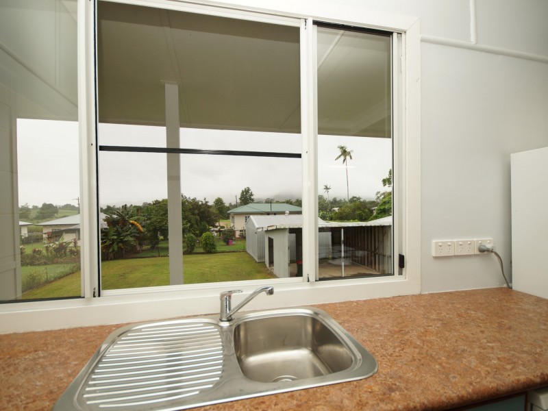 8 Cairns Street, Tully QLD 4854