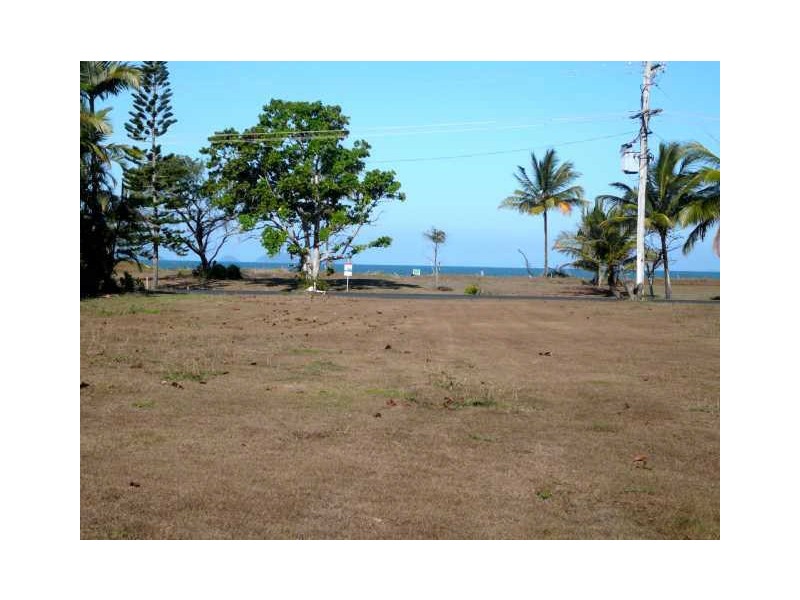 23 Taylor Street, Tully Heads QLD 4854