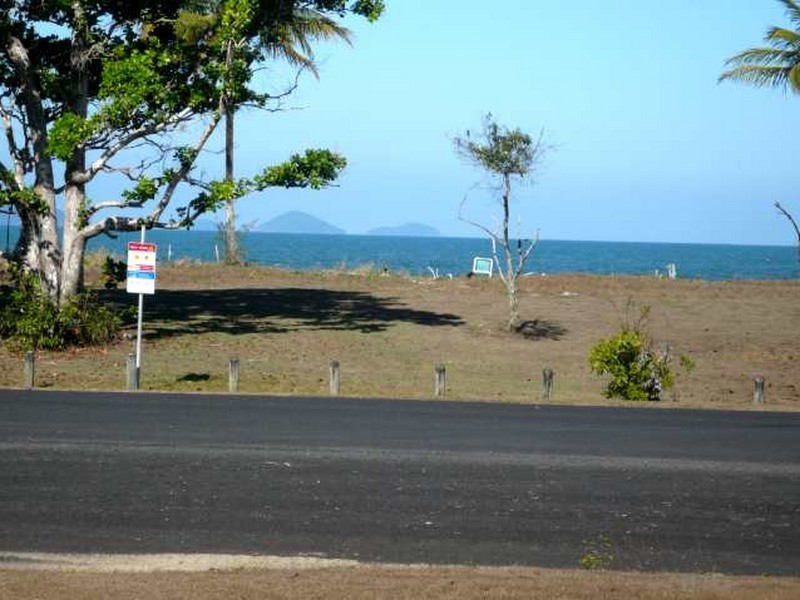 23 Taylor Street, Tully Heads QLD 4854