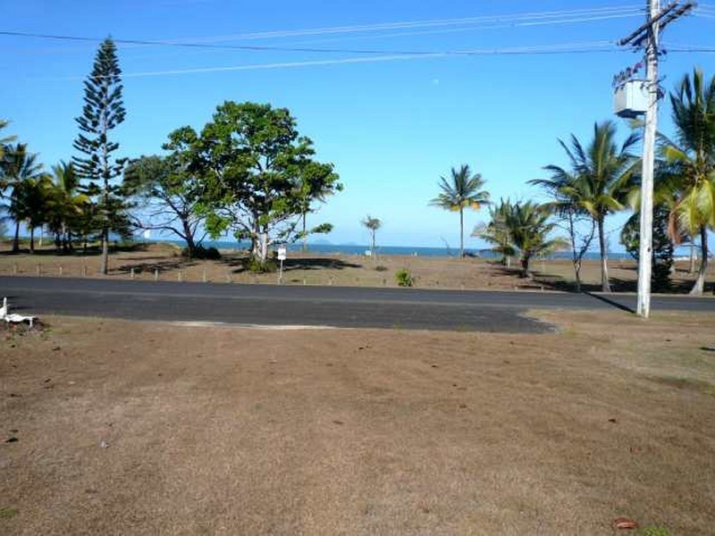 23 Taylor Street, Tully Heads QLD 4854