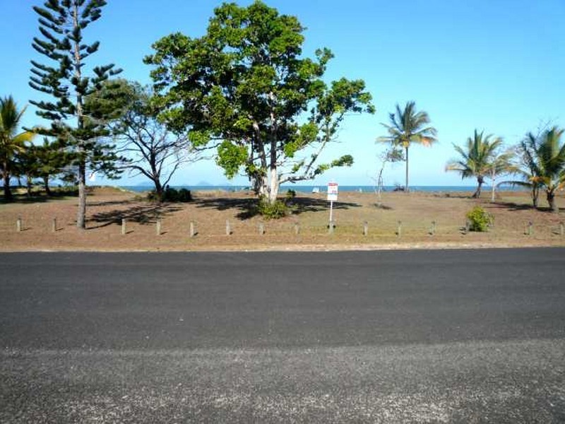 23 Taylor Street, Tully Heads QLD 4854