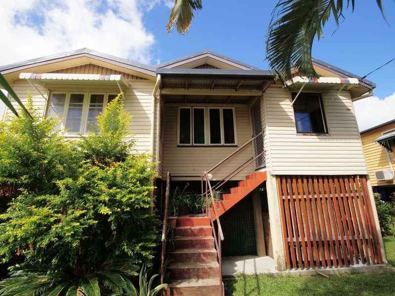 11 Trower Street, Tully QLD 4854