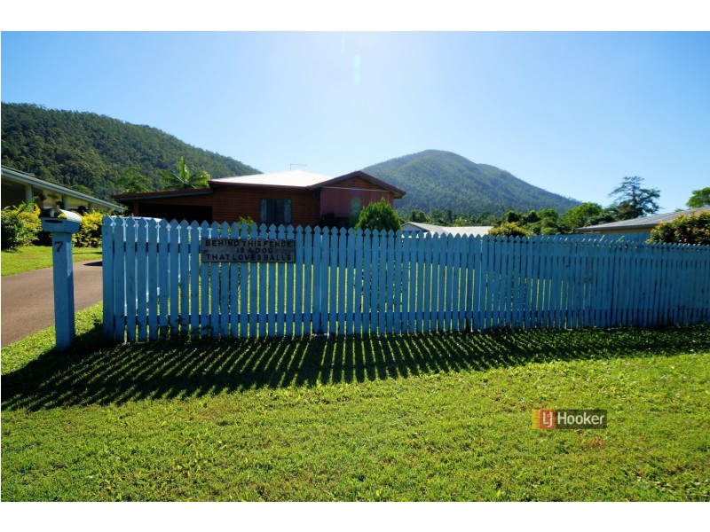 7 Dore Street, Tully QLD 4854