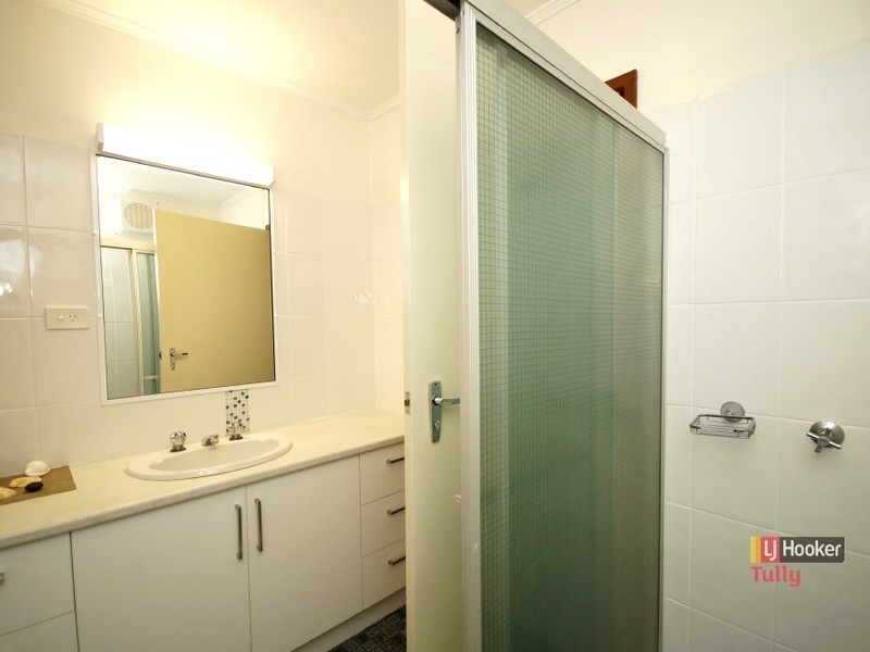 10 Hielscher Street, Tully QLD 4854