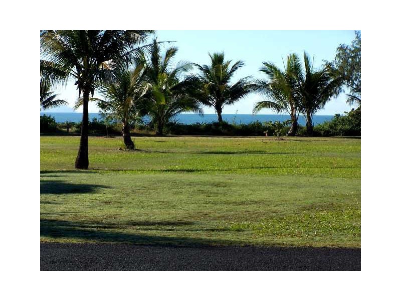 87 Taylor Street, Tully Heads QLD 4854