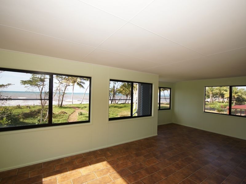 48 Luff Street, Hull Heads QLD 4854