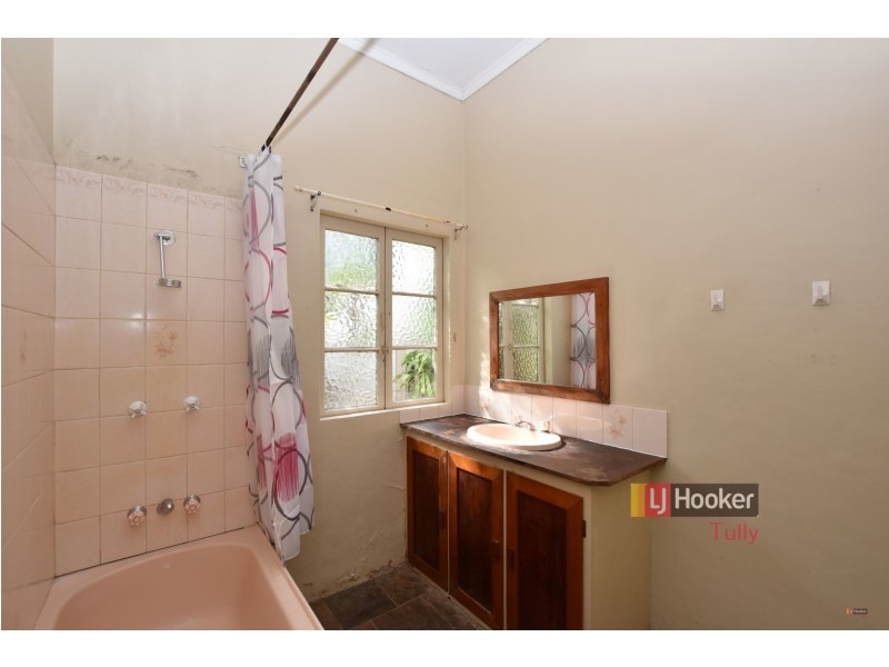8 Brosnan Street, Tully QLD 4854