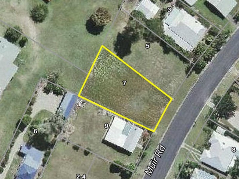 7 Muir Street, Tully Heads QLD 4854