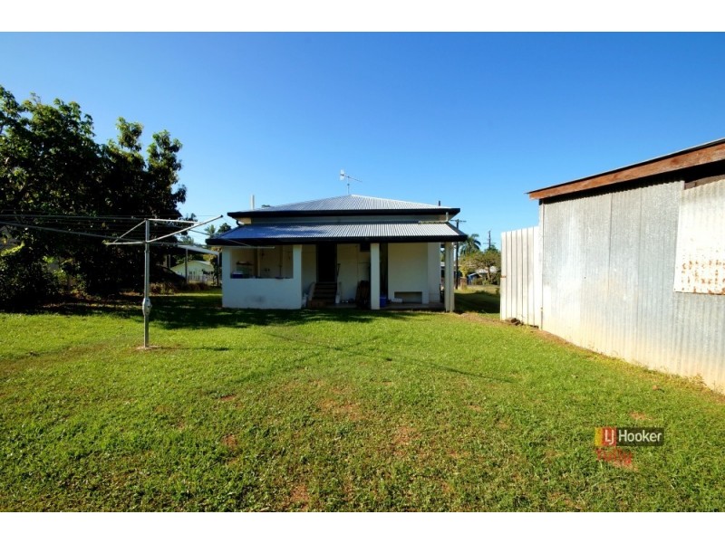 11 Thurles Street, Tully QLD 4854