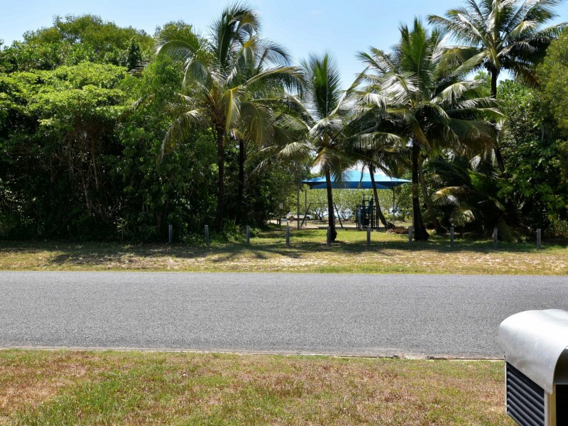 Unit 1/117 Taylor Street, Tully Heads QLD 4854