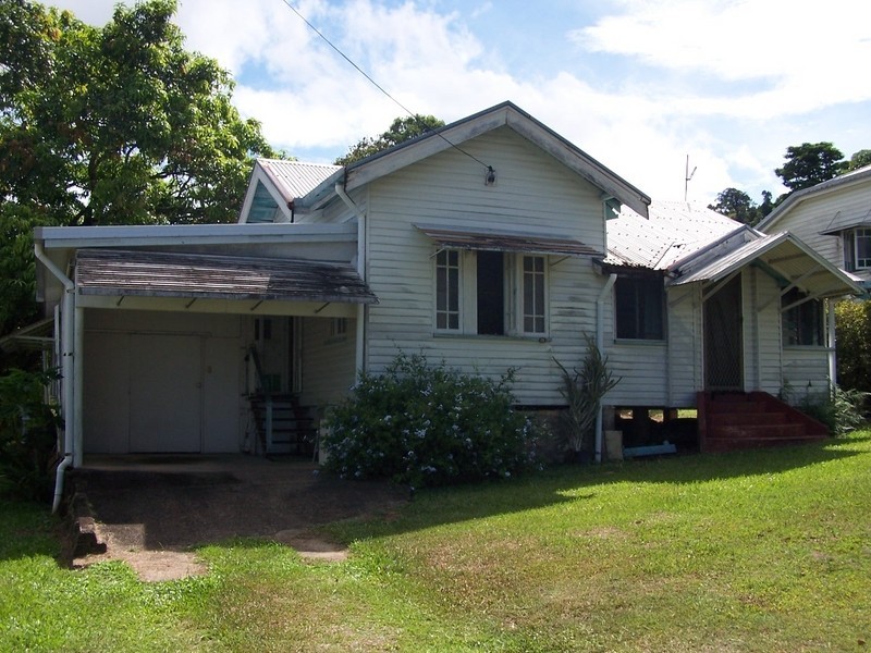 19 Black Street, Tully QLD 4854