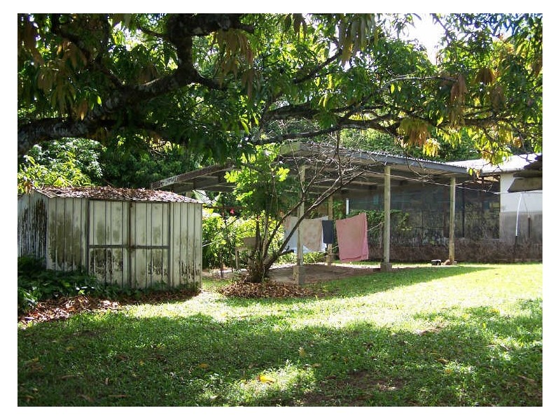 19 Black Street, Tully QLD 4854