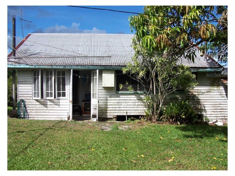 19 Black Street, Tully QLD 4854