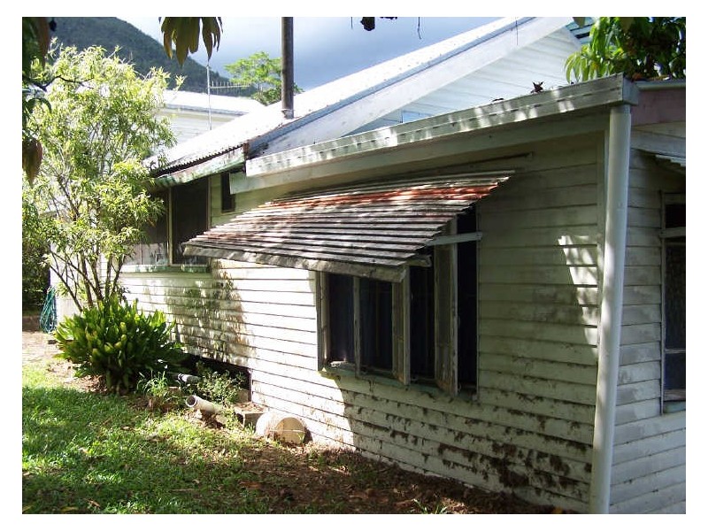 19 Black Street, Tully QLD 4854