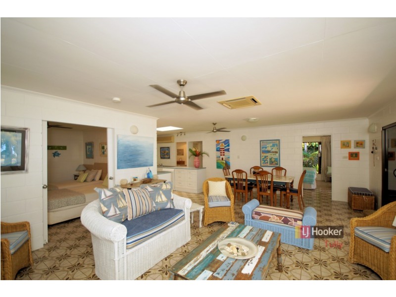 26 Kennedy Esplanade, South Mission Beach QLD 4852