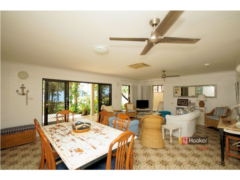 26 Kennedy Esplanade, South Mission Beach QLD 4852