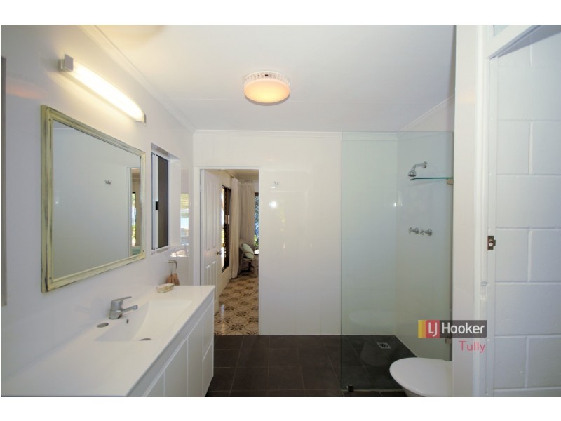 26 Kennedy Esplanade, South Mission Beach QLD 4852