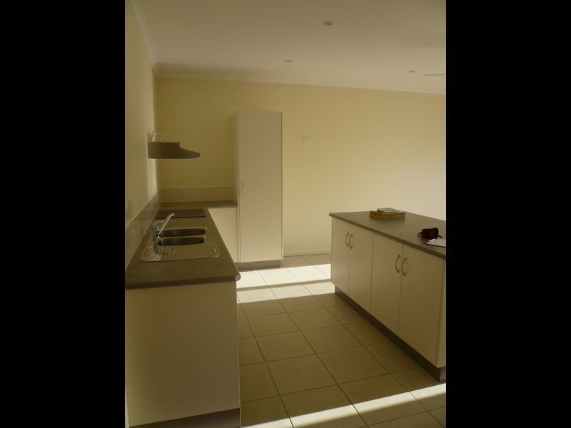 2/11 McQuillen St, Tully QLD 4854
