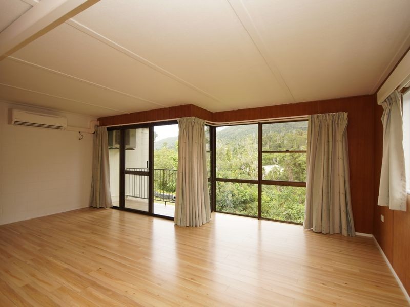 2/5 Kirk Street, Tully QLD 4854