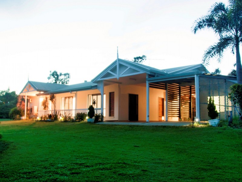 18 Vipiana Drive, Tully Heads QLD 4854