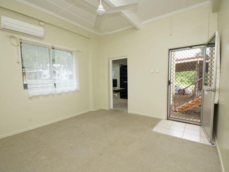 1/2 Thurles, Tully QLD 4854