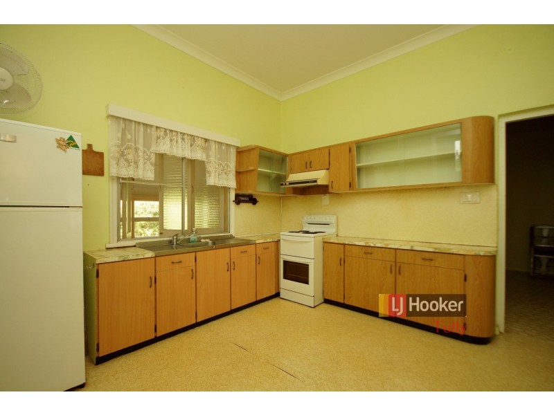 17 Henry Street, Tully QLD 4854