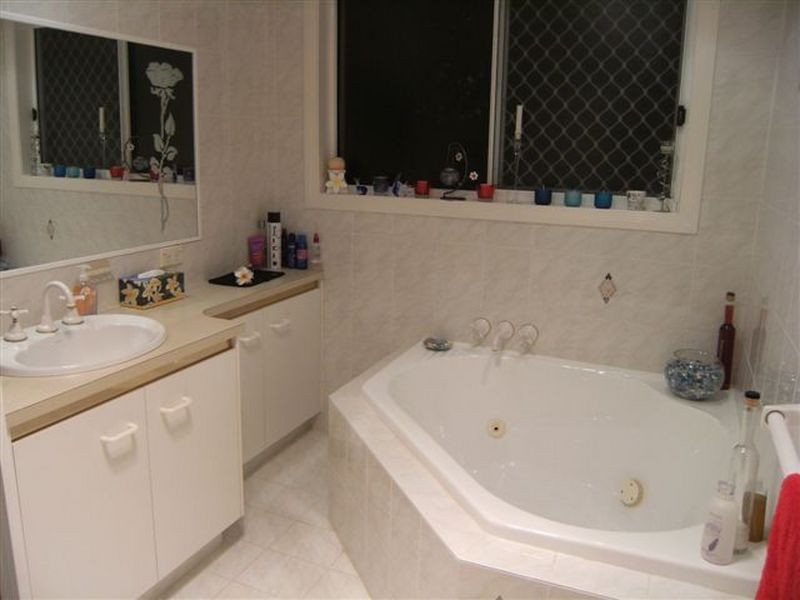 11 Pearson Close, Arundel QLD 4214