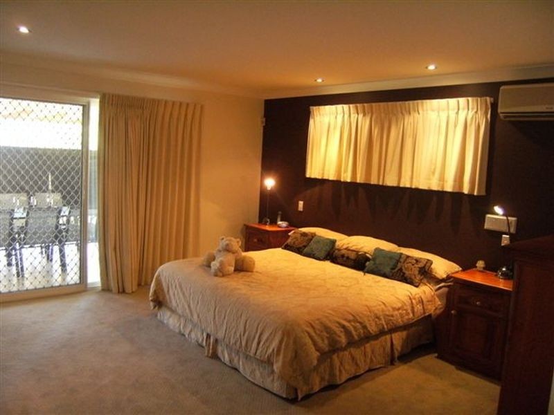 11 Pearson Close, Arundel QLD 4214