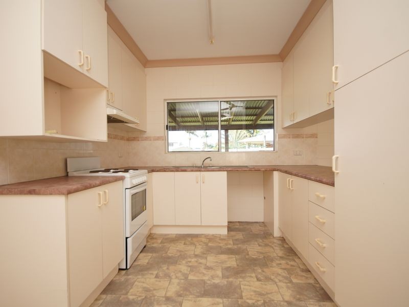 2 Pease Street, Tully QLD 4854