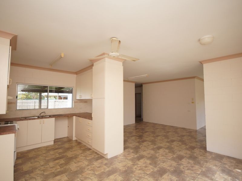 2 Pease Street, Tully QLD 4854