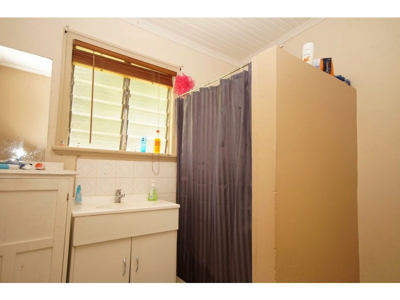 12 GEDDES, Tully QLD 4854