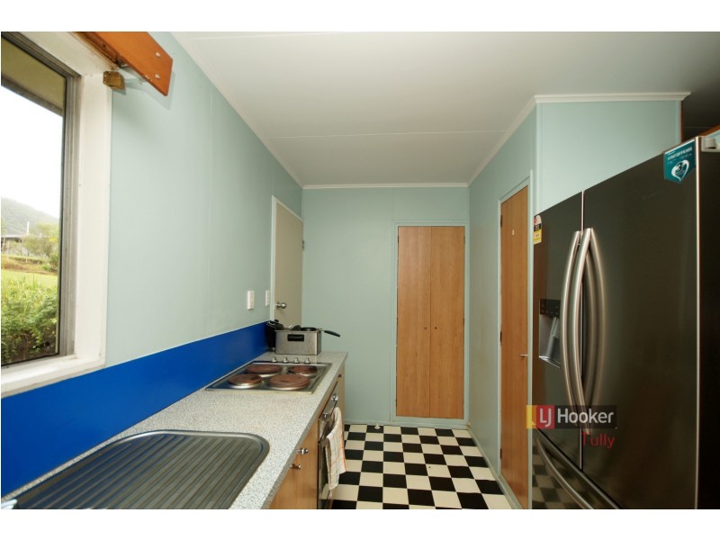 13 Hielscher Street, Tully QLD 4854
