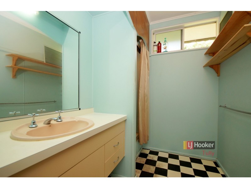 13 Hielscher Street, Tully QLD 4854