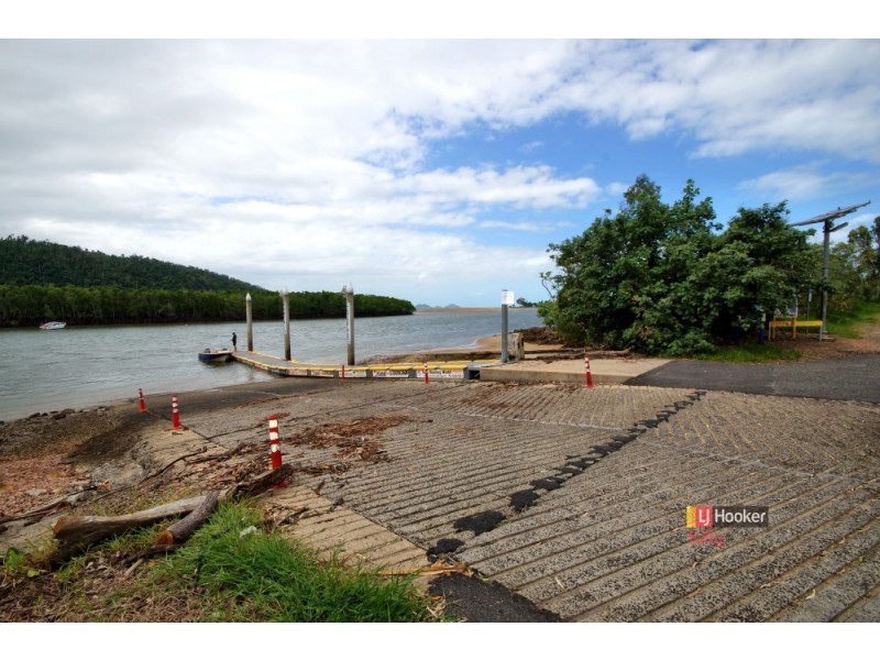 57 Taylor Street, Tully Heads QLD 4854