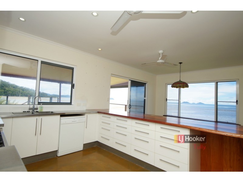 4 Luff Street, Hull Heads QLD 4854