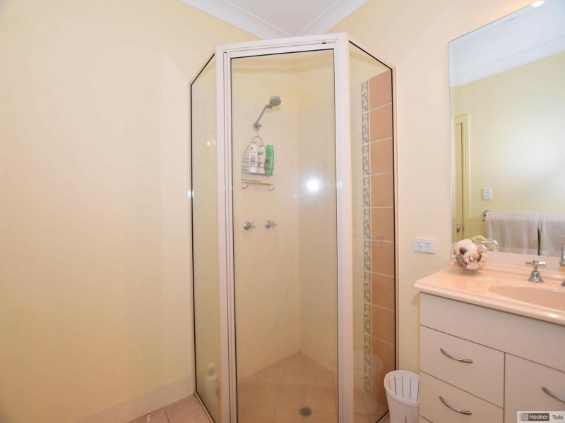 32 Pease Street, Tully QLD 4854