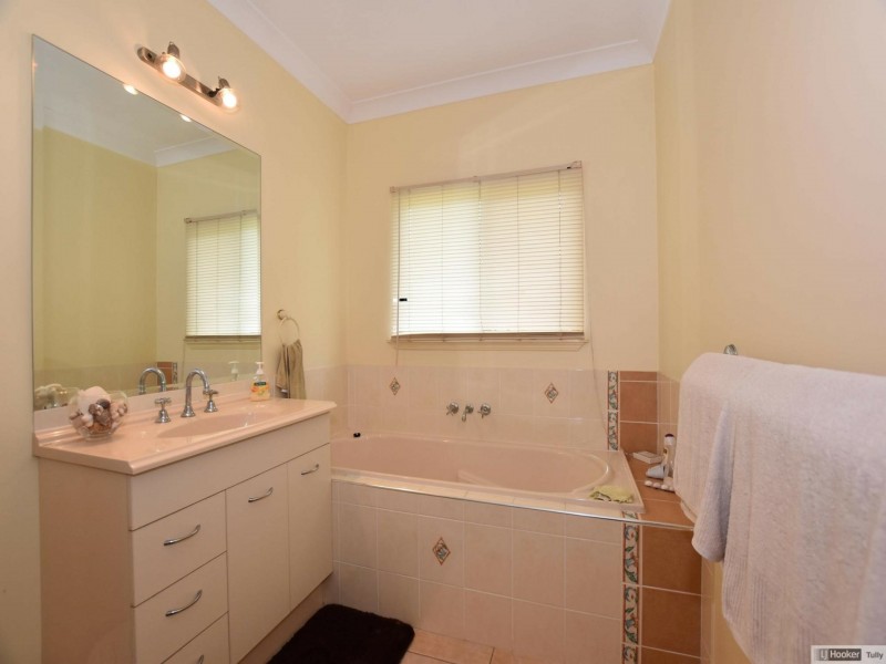 32 Pease Street, Tully QLD 4854