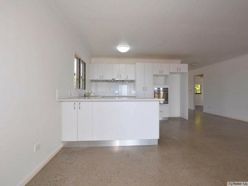 27 Taylor Street, Tully Heads QLD 4854