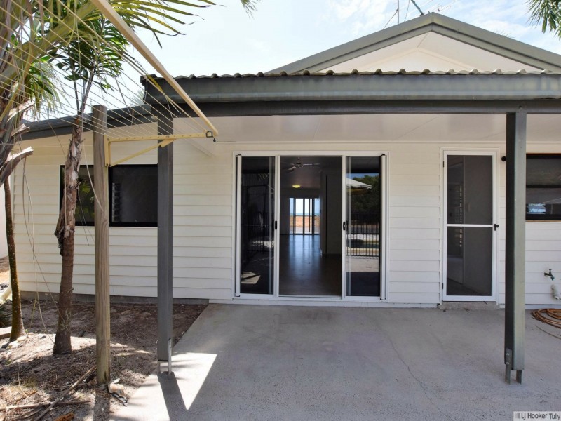 27 Taylor Street, Tully Heads QLD 4854