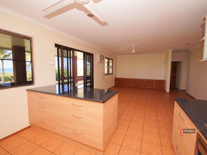 79 Taylor Street, Tully Heads QLD 4854