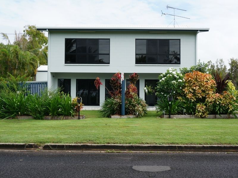 2/117 Taylor Street, Tully Heads QLD 4854