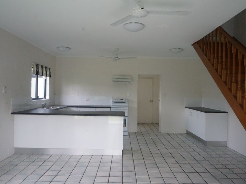 2/117 Taylor Street, Tully Heads QLD 4854